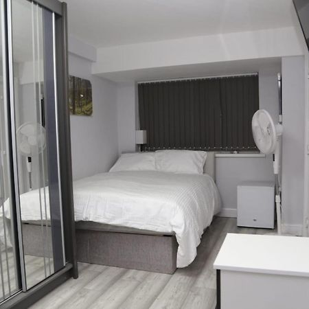 A A Guest Rooms Nightingale Chalet 런던 외부 사진